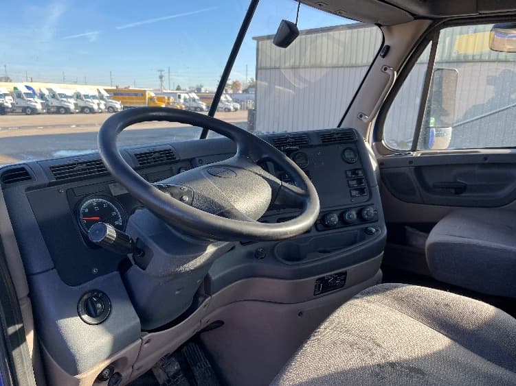 2020 Freightliner Cascadia in Elkhart, IN — photo 10