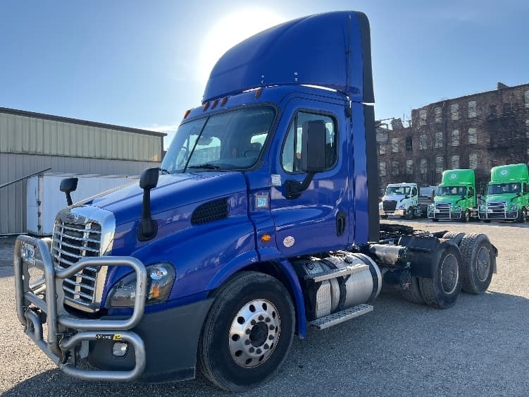 2020 Freightliner Cascadia in Elkhart, IN — photo 3