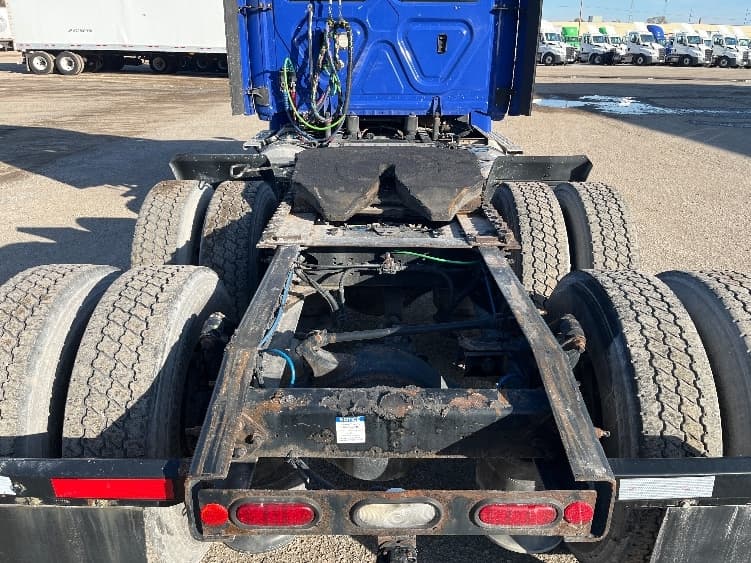 2020 Freightliner Cascadia in Elkhart, IN — photo 6