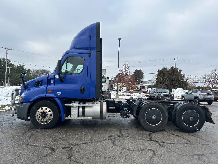 2020 Freightliner Cascadia in Elkhart, IN — photo 4