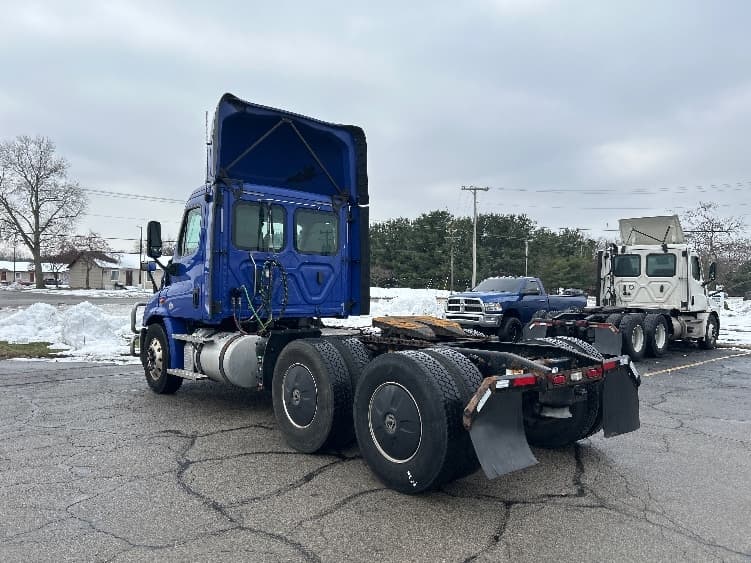 2020 Freightliner Cascadia in Elkhart, IN — photo 5