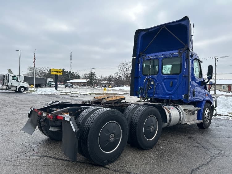 2020 Freightliner Cascadia in Elkhart, IN — photo 7