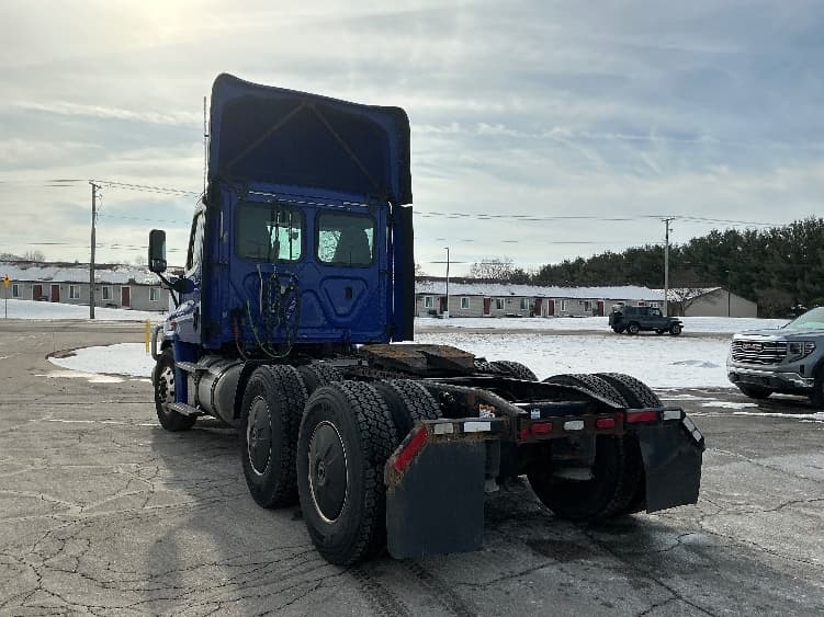 2020 Freightliner Cascadia in Elkhart, IN — photo 5