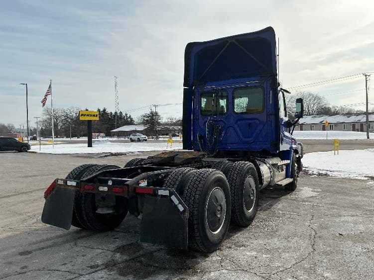 2020 Freightliner Cascadia in Elkhart, IN — photo 7
