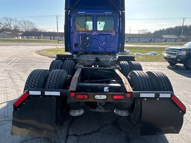 2020 Freightliner Cascadia in Elkhart, IN — photo 6