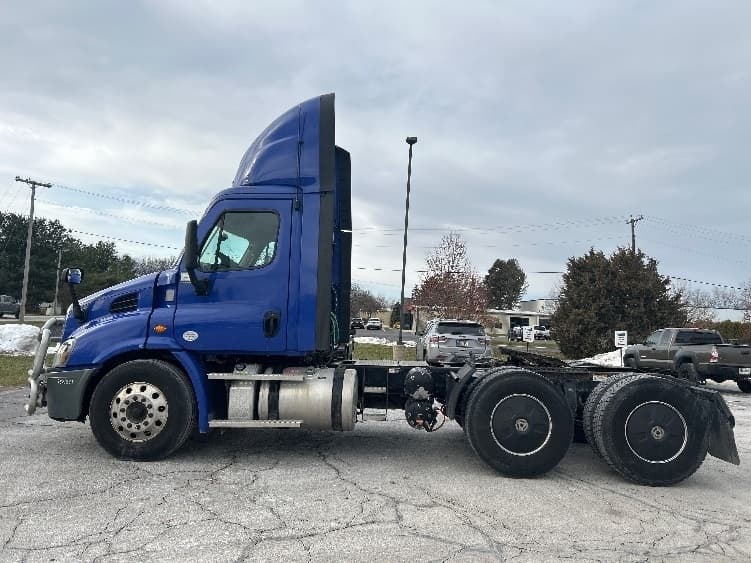 2020 Freightliner Cascadia in Elkhart, IN — photo 4