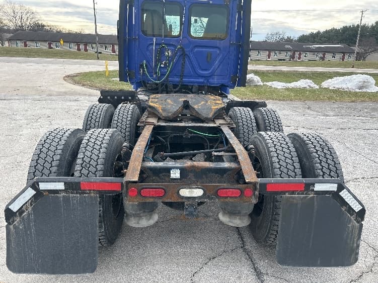 2020 Freightliner Cascadia in Elkhart, IN — photo 6