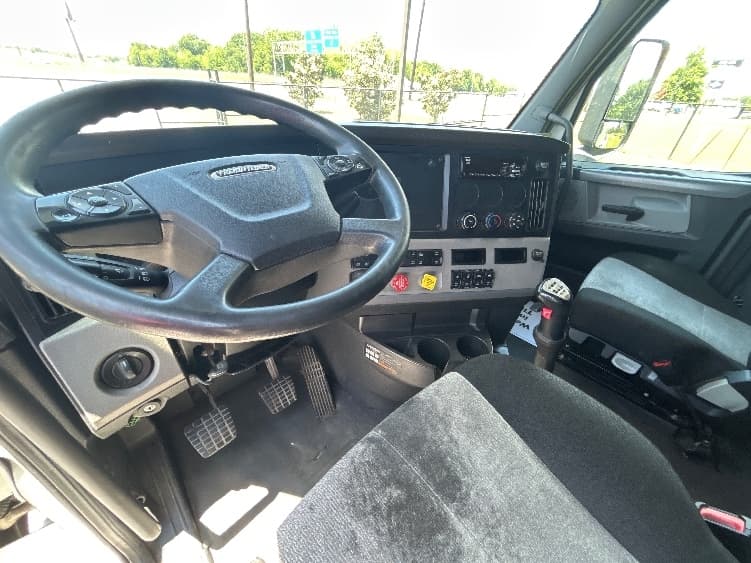 2020 Freightliner Cascadia in Hammond, LA — photo 10