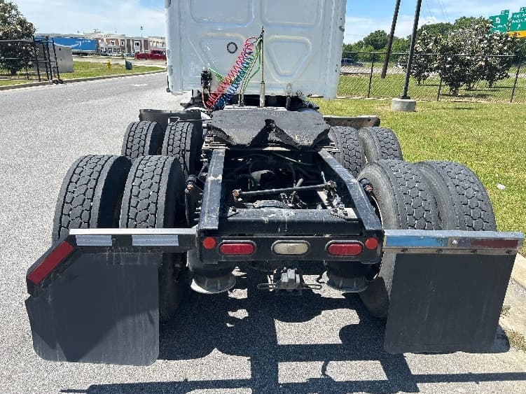2020 Freightliner Cascadia in Hammond, LA — photo 6