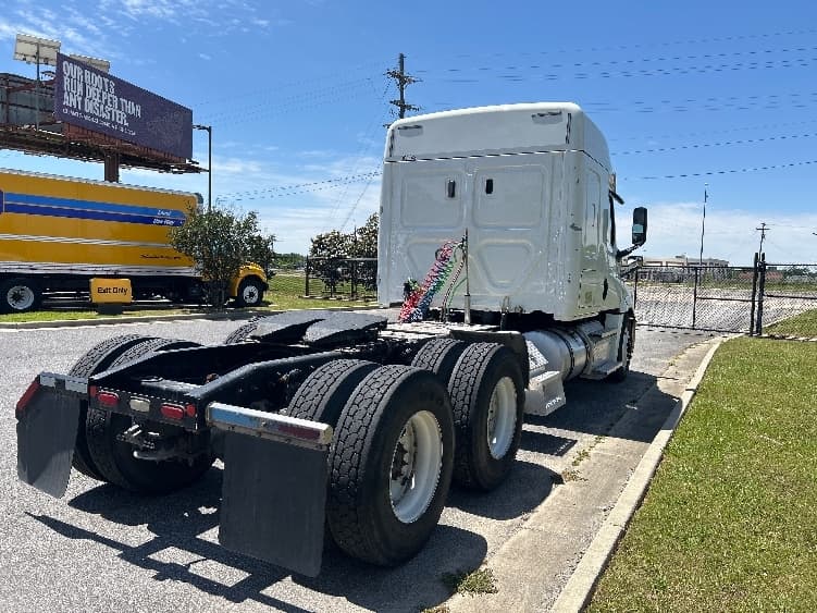 2020 Freightliner Cascadia in Hammond, LA — photo 7