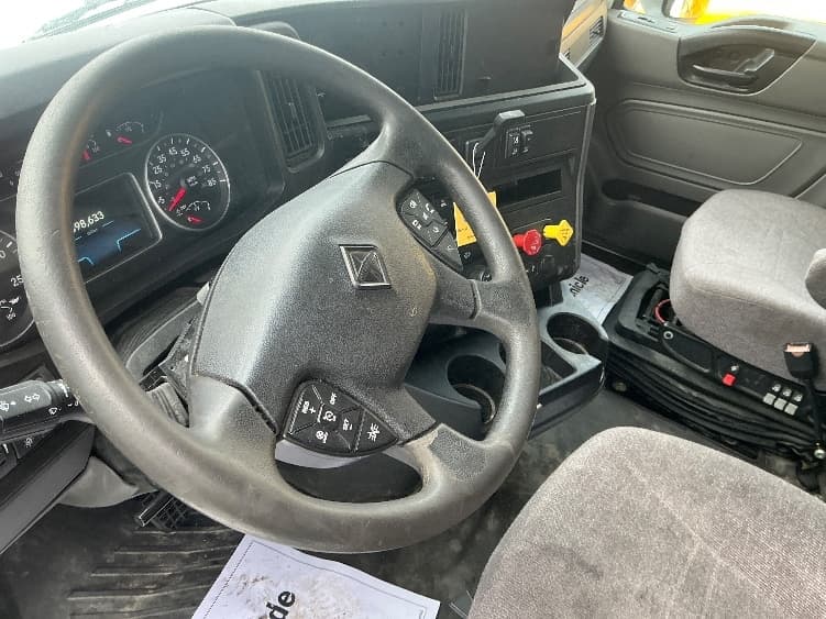 2020 International LT in Chicopee, MA — photo 10