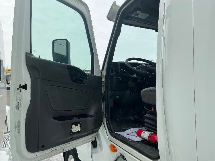 2020 International LT in Chicopee, MA — photo 9