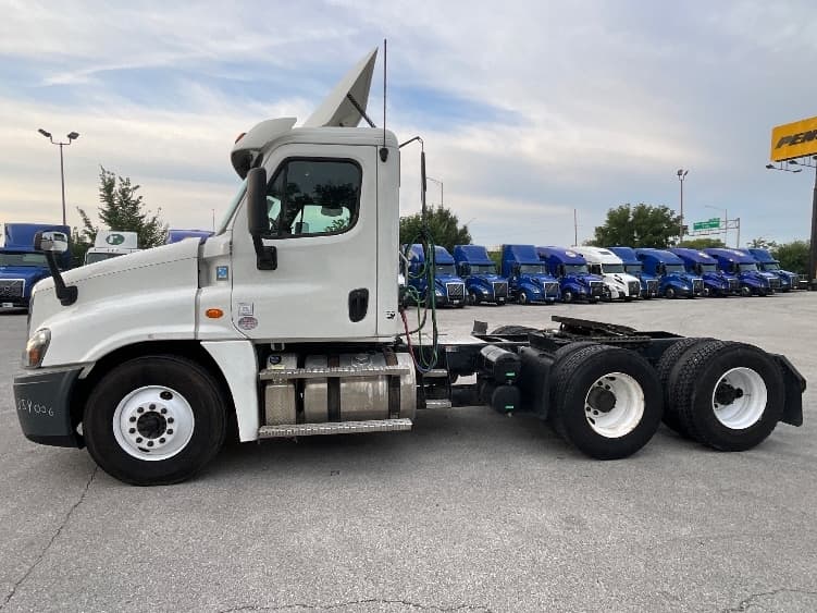 2020 Freightliner Cascadia in Indianapolis, IN — photo 4