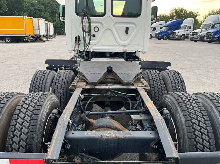 2020 Freightliner Cascadia in Indianapolis, IN — photo 6