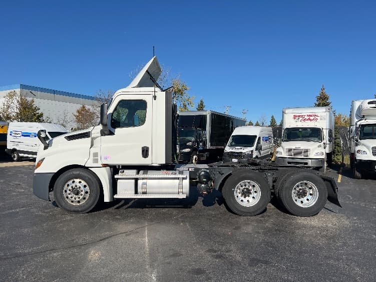 2020 Freightliner Cascadia in Sturtevant, WI — photo 4