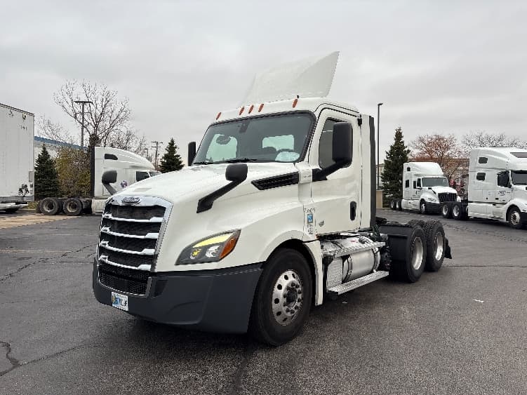 2020 Freightliner Cascadia in Sturtevant, WI — photo 3
