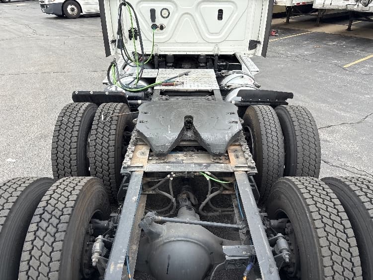 2020 Freightliner Cascadia in Sturtevant, WI — photo 6
