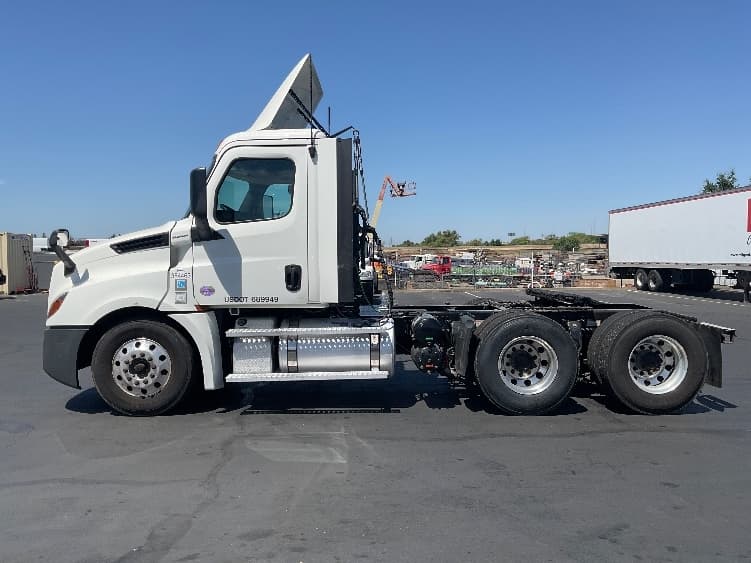 2020 Freightliner Cascadia in West Sacramento, CA — photo 4