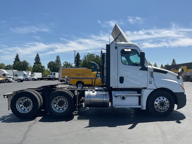 2020 Freightliner Cascadia in West Sacramento, CA — photo 5
