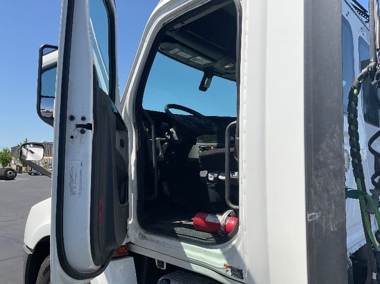 2020 Freightliner Cascadia in West Sacramento, CA — photo 9