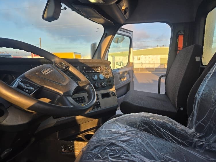 2020 Freightliner Cascadia in Spokane Valley, WA — photo 10