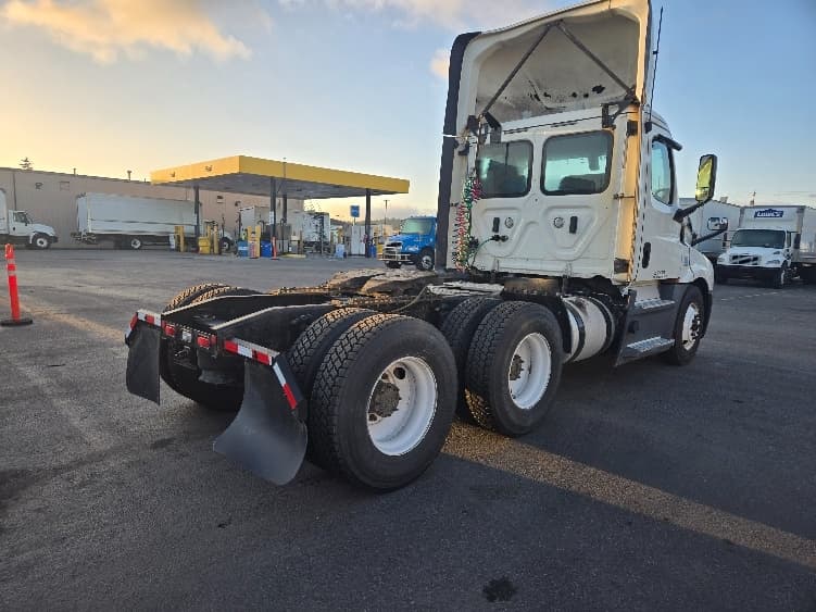 2020 Freightliner Cascadia in Spokane Valley, WA — photo 7