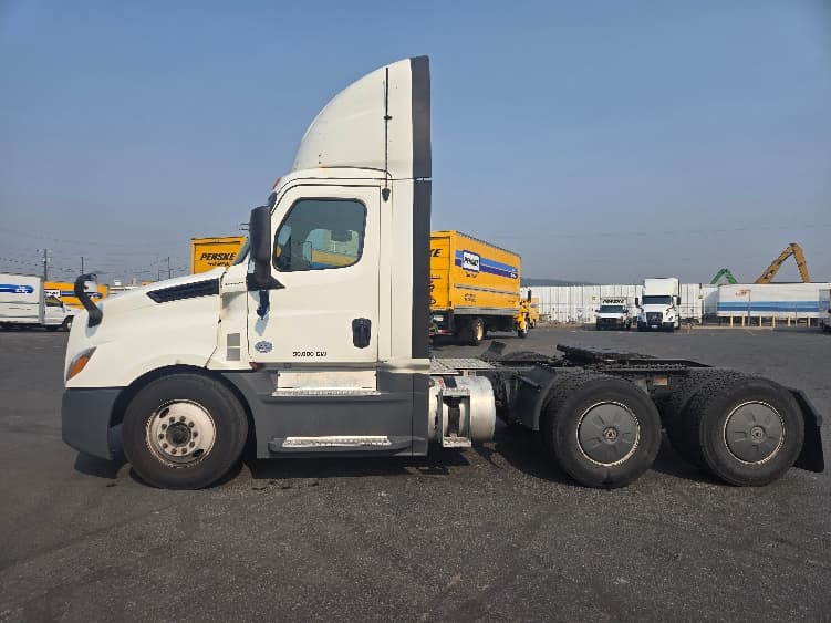 2020 Freightliner Cascadia in Spokane Valley, WA — photo 4