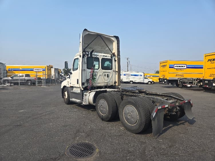 2020 Freightliner Cascadia in Spokane Valley, WA — photo 5