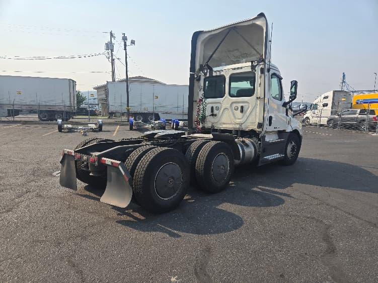 2020 Freightliner Cascadia in Spokane Valley, WA — photo 7