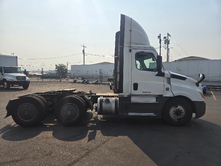 2020 Freightliner Cascadia in Spokane Valley, WA — photo 8