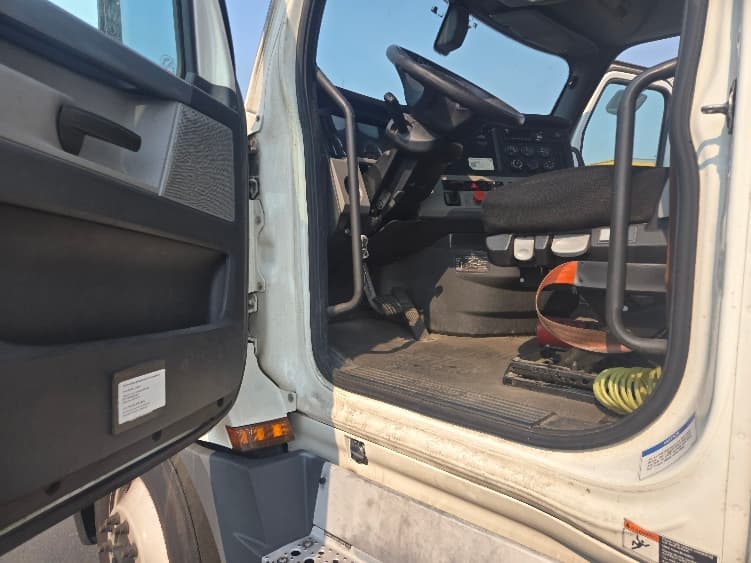 2020 Freightliner Cascadia in Spokane Valley, WA — photo 9
