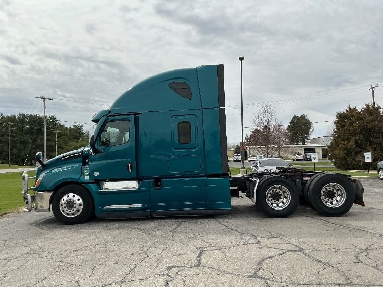 2021 Freightliner Cascadia in Elkhart, IN — photo 4