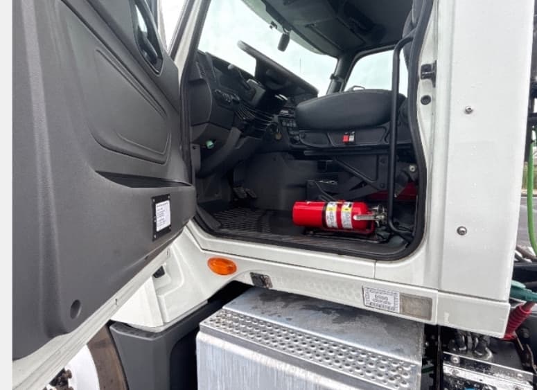 2020 International LT in Richmond, IN — photo 9