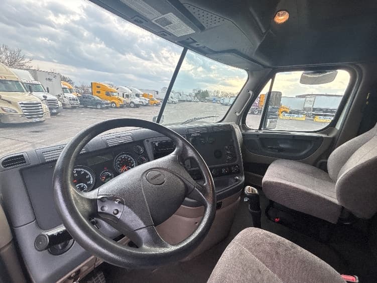 2020 Freightliner Cascadia in Middlefield, OH — photo 10