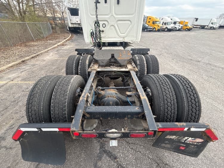 2020 Freightliner Cascadia in Middlefield, OH — photo 6
