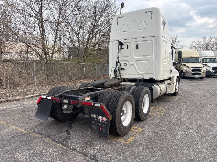 2020 Freightliner Cascadia in Middlefield, OH — photo 7