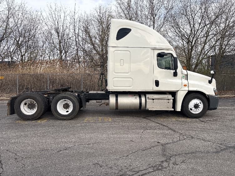 2020 Freightliner Cascadia in Middlefield, OH — photo 8