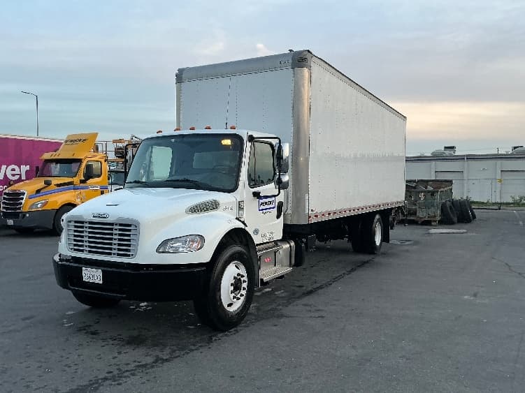 2021 Freightliner M2 106 in Fontana, CA — photo 3