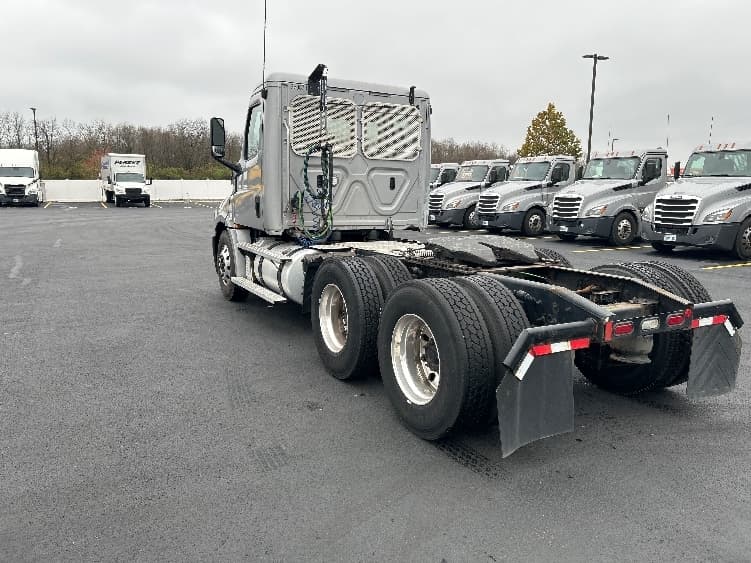 2020 Freightliner Cascadia in Piqua, OH — photo 5