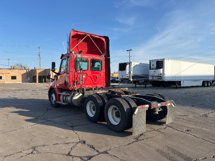 2020 Freightliner Cascadia in La Porte, IN — photo 5