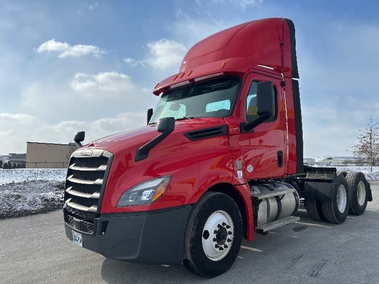 2020 Freightliner Cascadia in Windsor, WI — photo 3