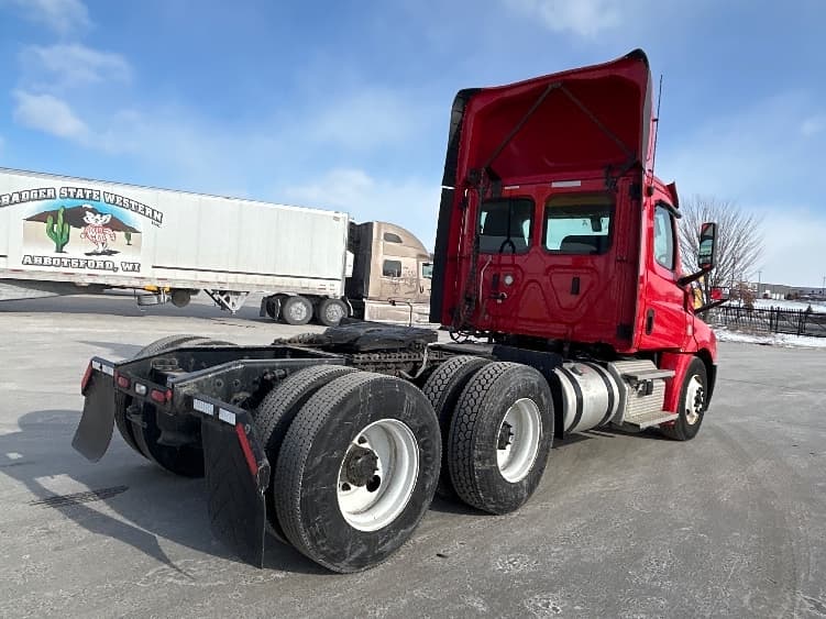 2020 Freightliner Cascadia in Windsor, WI — photo 7