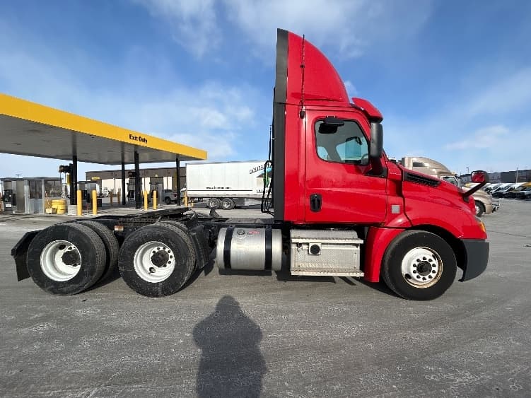2020 Freightliner Cascadia in Windsor, WI — photo 8