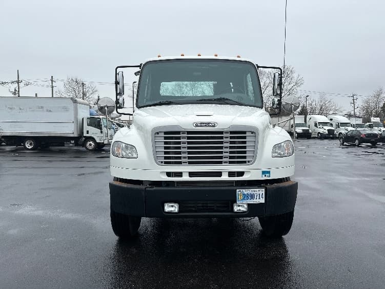 2020 Freightliner M2 106 in New Castle, DE — photo 2