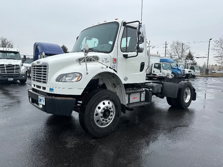 2020 Freightliner M2 106 in New Castle, DE — photo 3