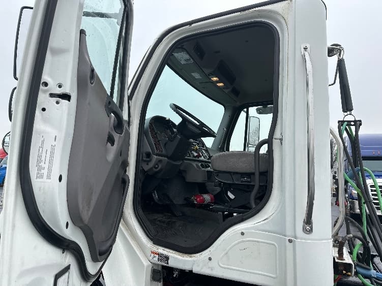 2020 Freightliner M2 106 in New Castle, DE — photo 9