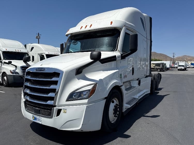 2020 Freightliner Cascadia in Fontana, CA — photo 3