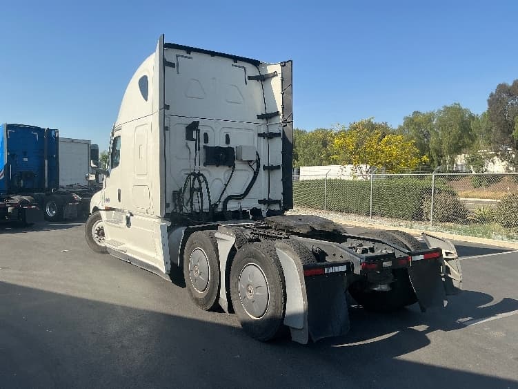 2020 Freightliner Cascadia in Fontana, CA — photo 5
