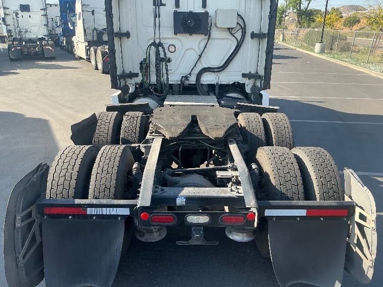 2020 Freightliner Cascadia in Fontana, CA — photo 6
