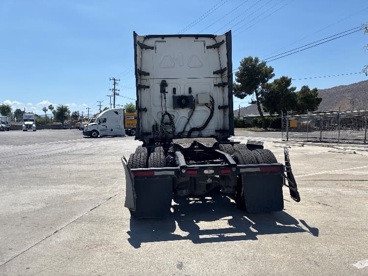 2020 Freightliner Cascadia in Fontana, CA — photo 6